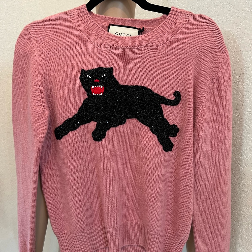 Gucci Rose Pink Crew Neck Knit Black Beadwork Tiger Motif NWT